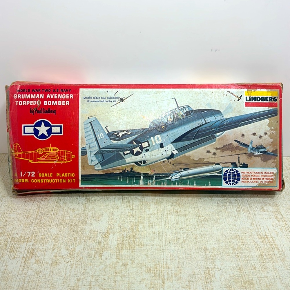 Vintage 1968 Lindberg Line Grumman Avenger TBM-3 Torpedo Bomber 1/72 Model Kit